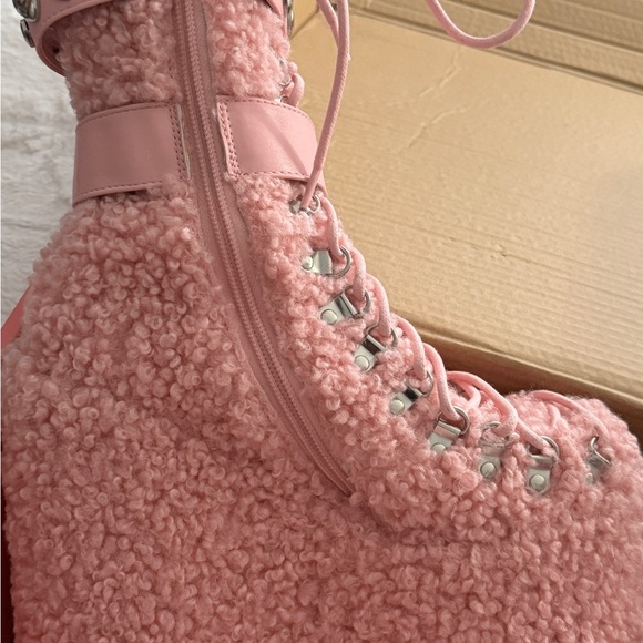 Dolls Kill furry platform boots size 7 - Picture 4 of 6